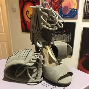 Jessica Simpson heels